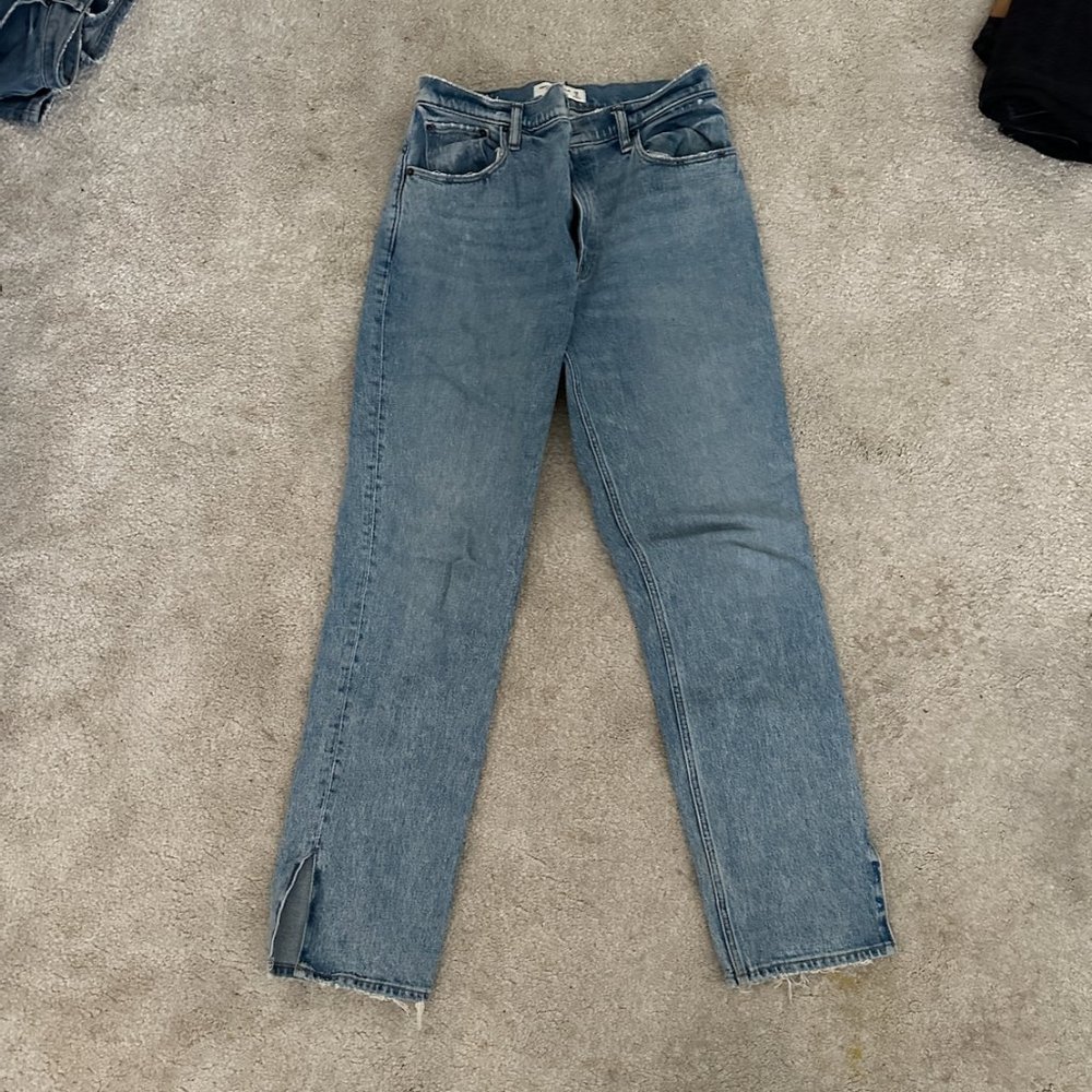Abercrombie Ultra High Rise 90s Straight Jean - Light With Vent Hem